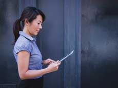 computer mobile work person light woman 717948 pxhere 230x173 1